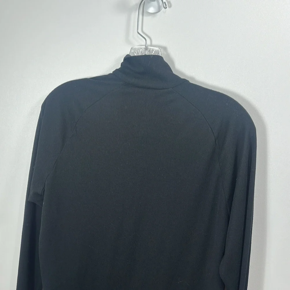 Patagonia Men’s Capilene II lightweight 1/4 zip jacket size medium.Black